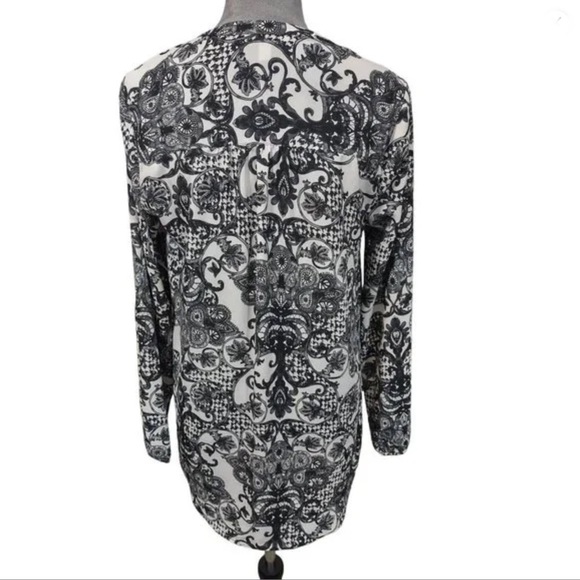 Charming Charlie High/Low V-Neck Sheer Print Tunic Top - Picture 3 of 9